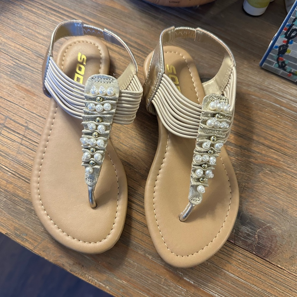Girl’s sandals